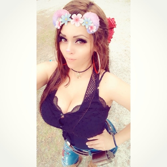 Meet your Posher, Jessica - Picture 1 of 1